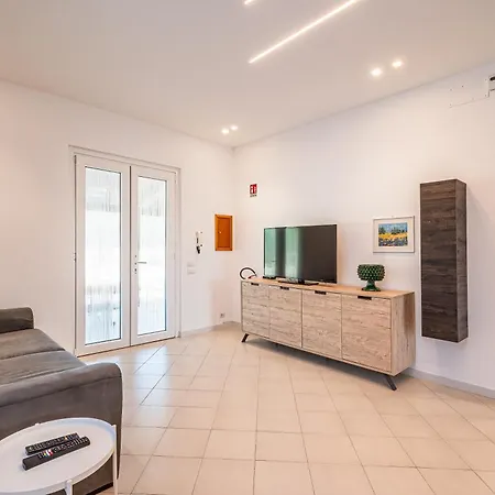 Dellacqua Villa *