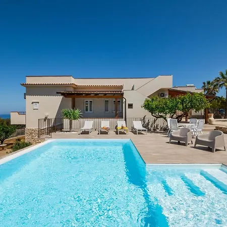 Dellacqua Villa *